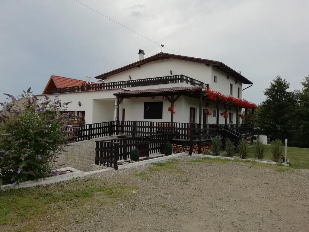 Il cortile e il giardino di Sahste