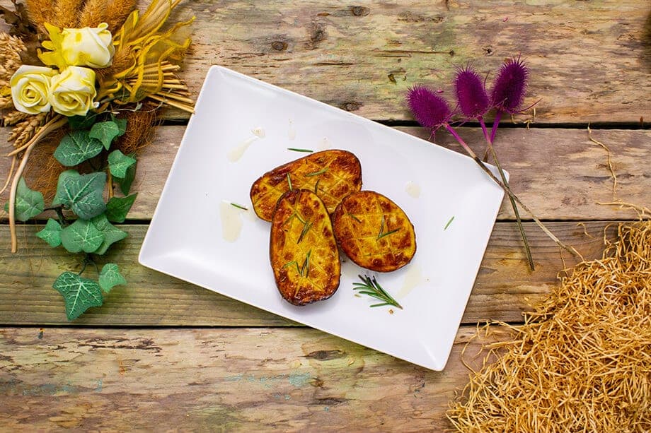 Patate al forno con rosmarino e burro