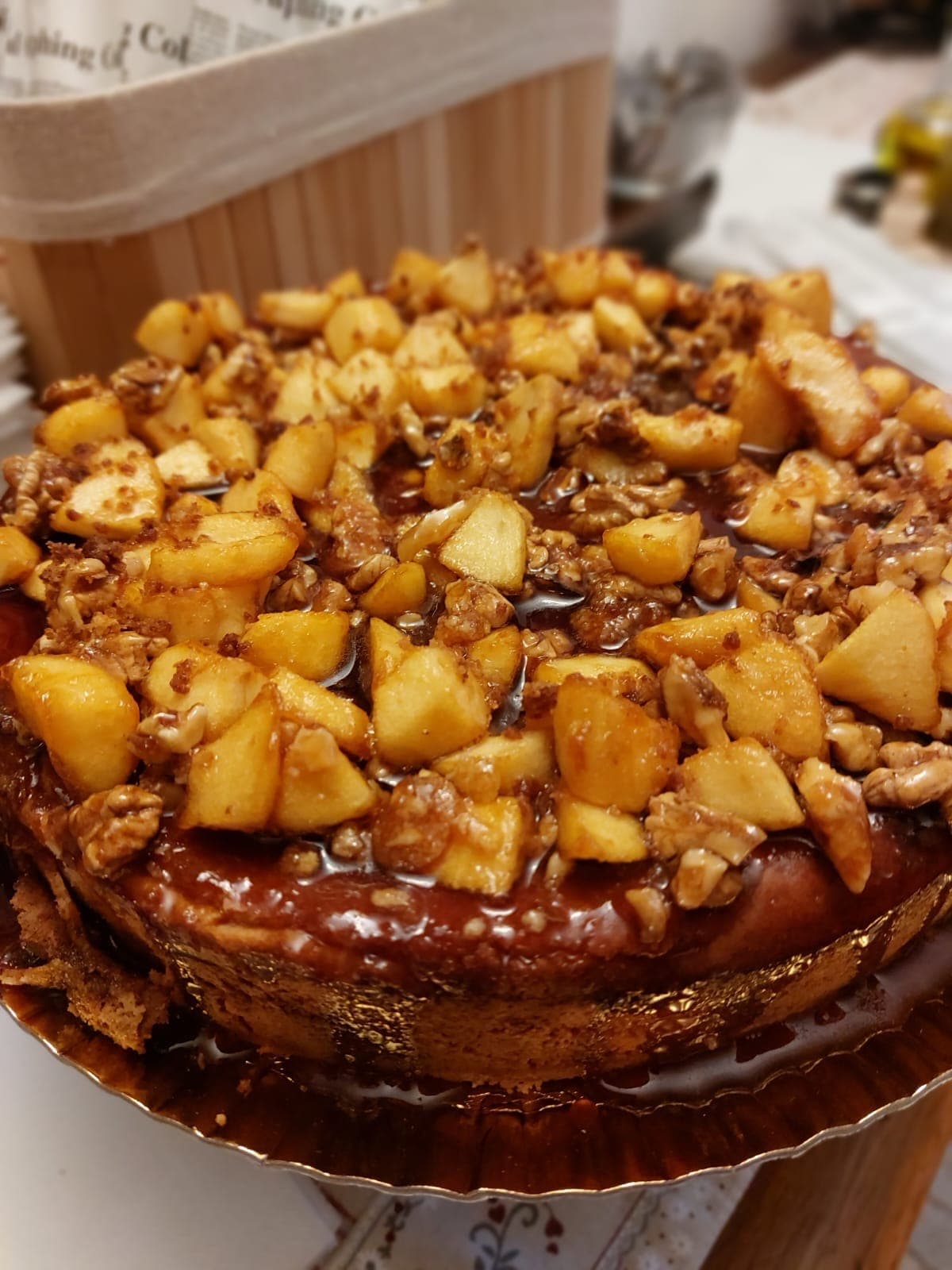 Cheesecake con mele e noci caramellate