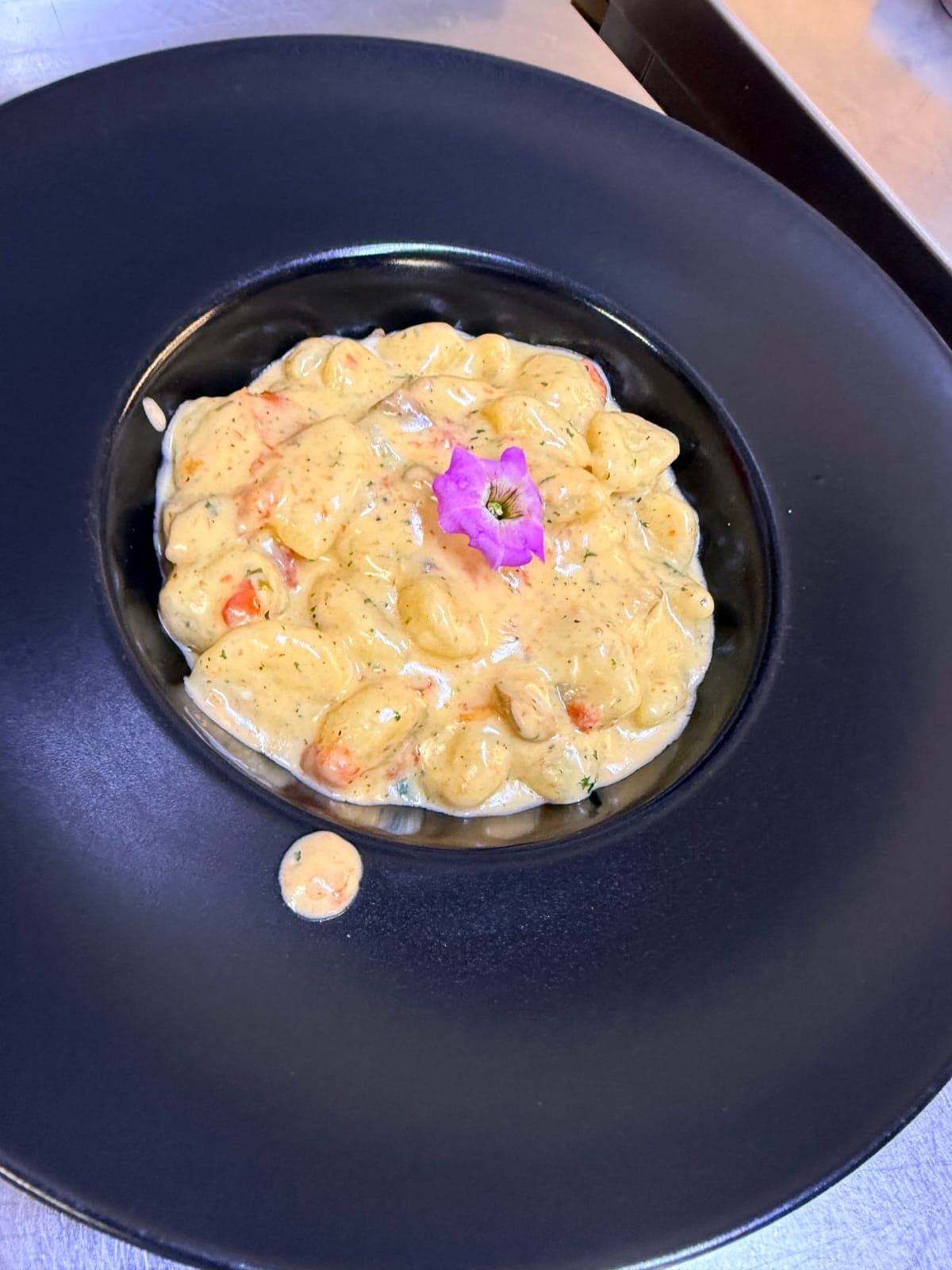 Gnocchi con gamberi in salsa cremosa
