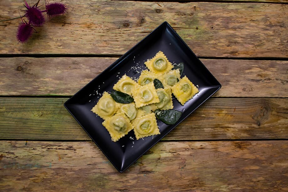 Ravioli con ricotta, spinaci e salvia